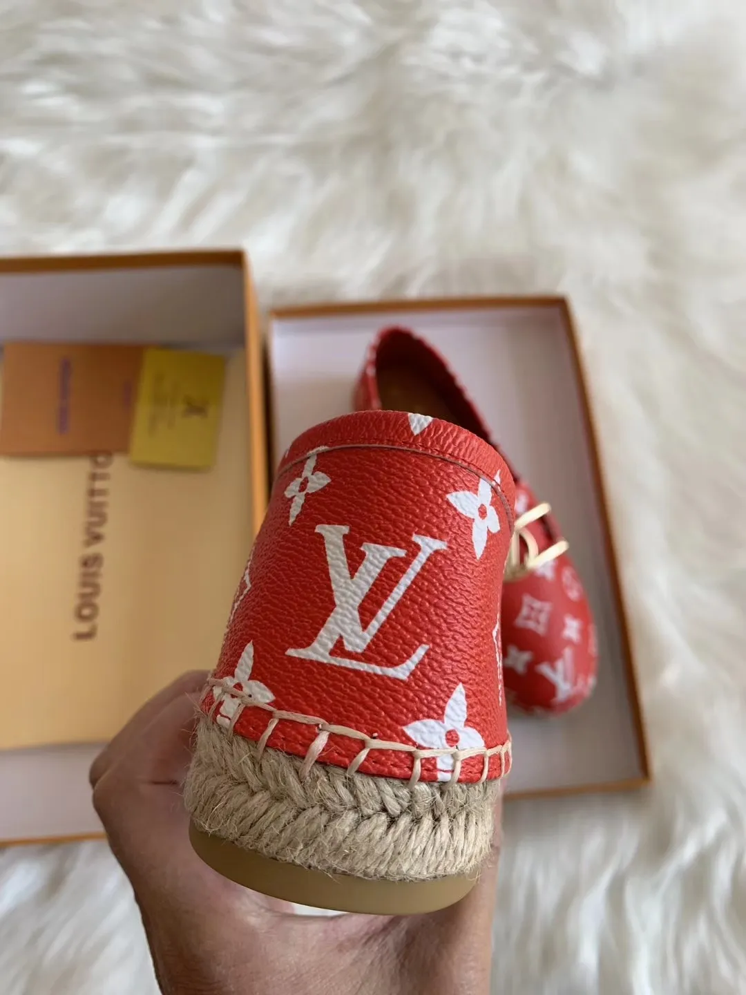 👟👟Ex-factory price 380👟👟 Lvui...Vuitt* on/】...Top purchasing agent, the highest version. Counter 19ss autumn and winter new straw woven women's, men's, mixed material gold thread letter fisherman shoes series, popular single shoes, beautiful on the feet. Purchase the authentic original build 6⃣Female model: sizes 34-41.